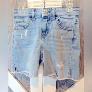 Bag208. Art Class light wash denim distressed Jean shorts M (7/8)